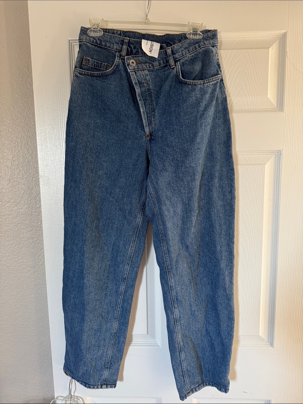 Relaxed Fit Men's Denim Jeans in Medium Blue